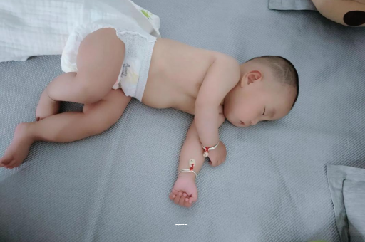 文山宝宝拉屎有黑色颗粒 文山宝宝拉屎有黑色颗粒